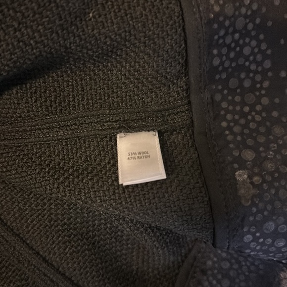 St. John Beaded Organza Trimmed Boucle Jacket Sz12 NWOT - Picture 14 of 15